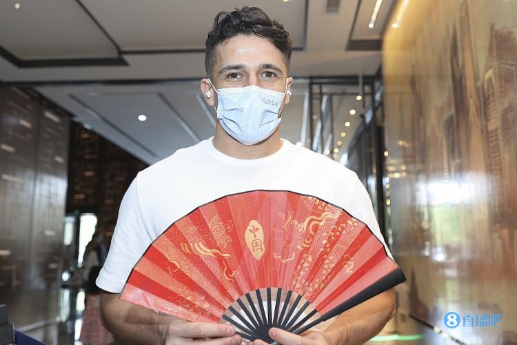 足球报:面对归化既要包容也要约束,把“你们”变成“我们”