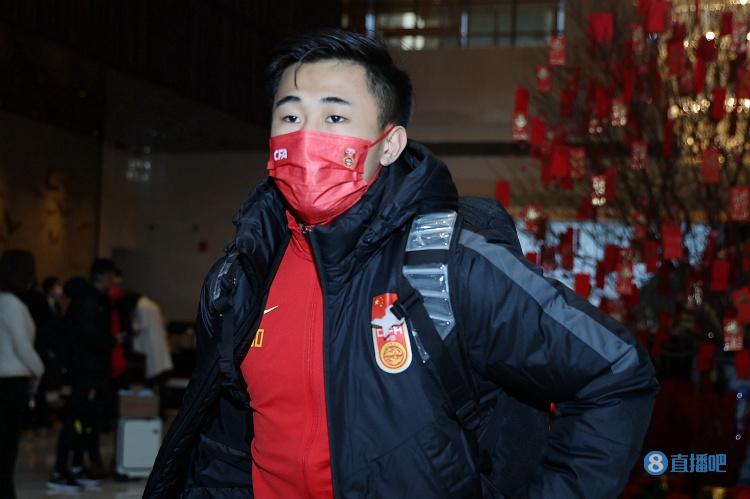 媒体人:国足近两场12强赛身体机能与此前差距大 和密集赛程有关
